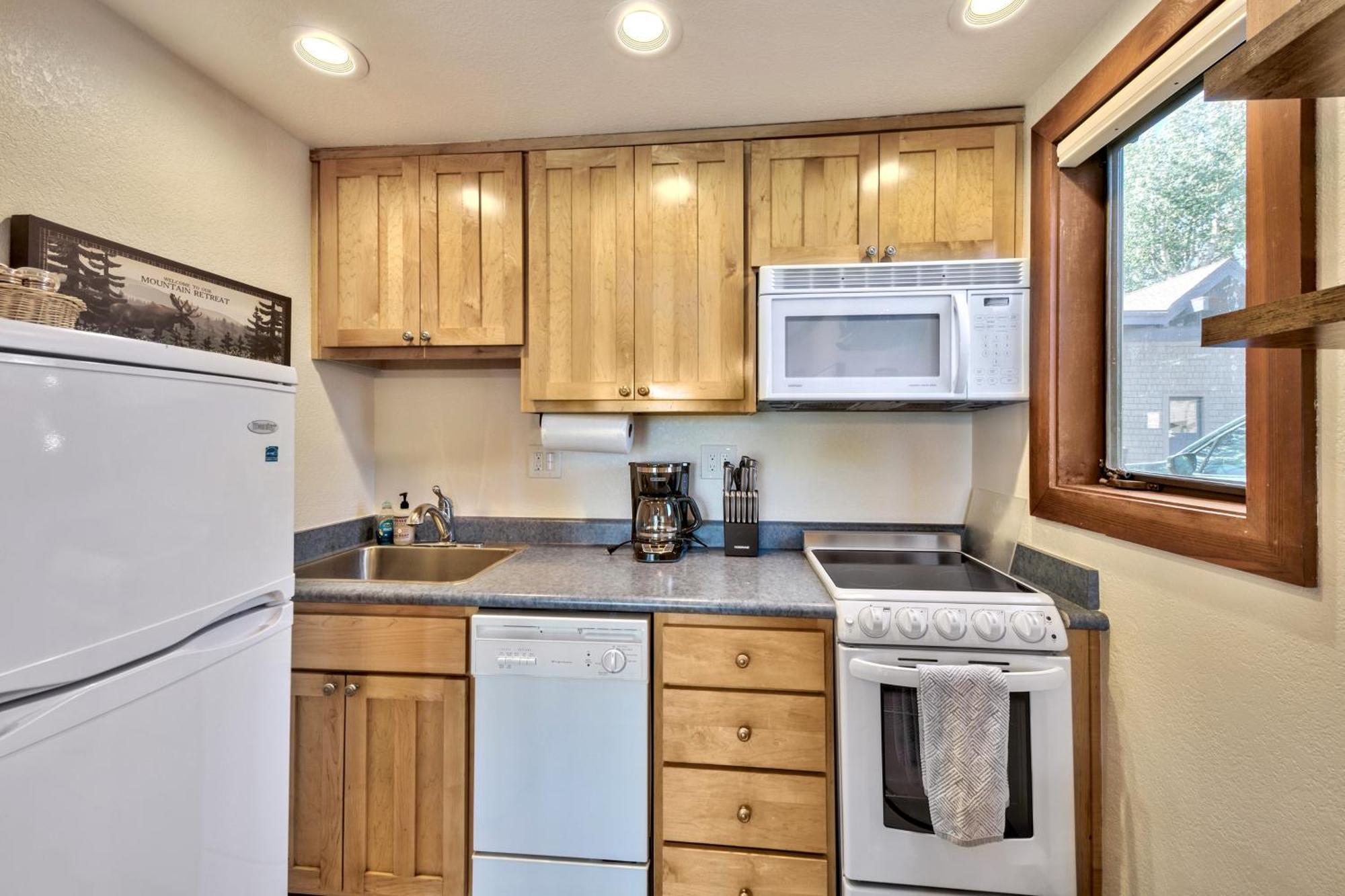 Beautiful Remodeled Condo In タホシティ エクステリア 写真