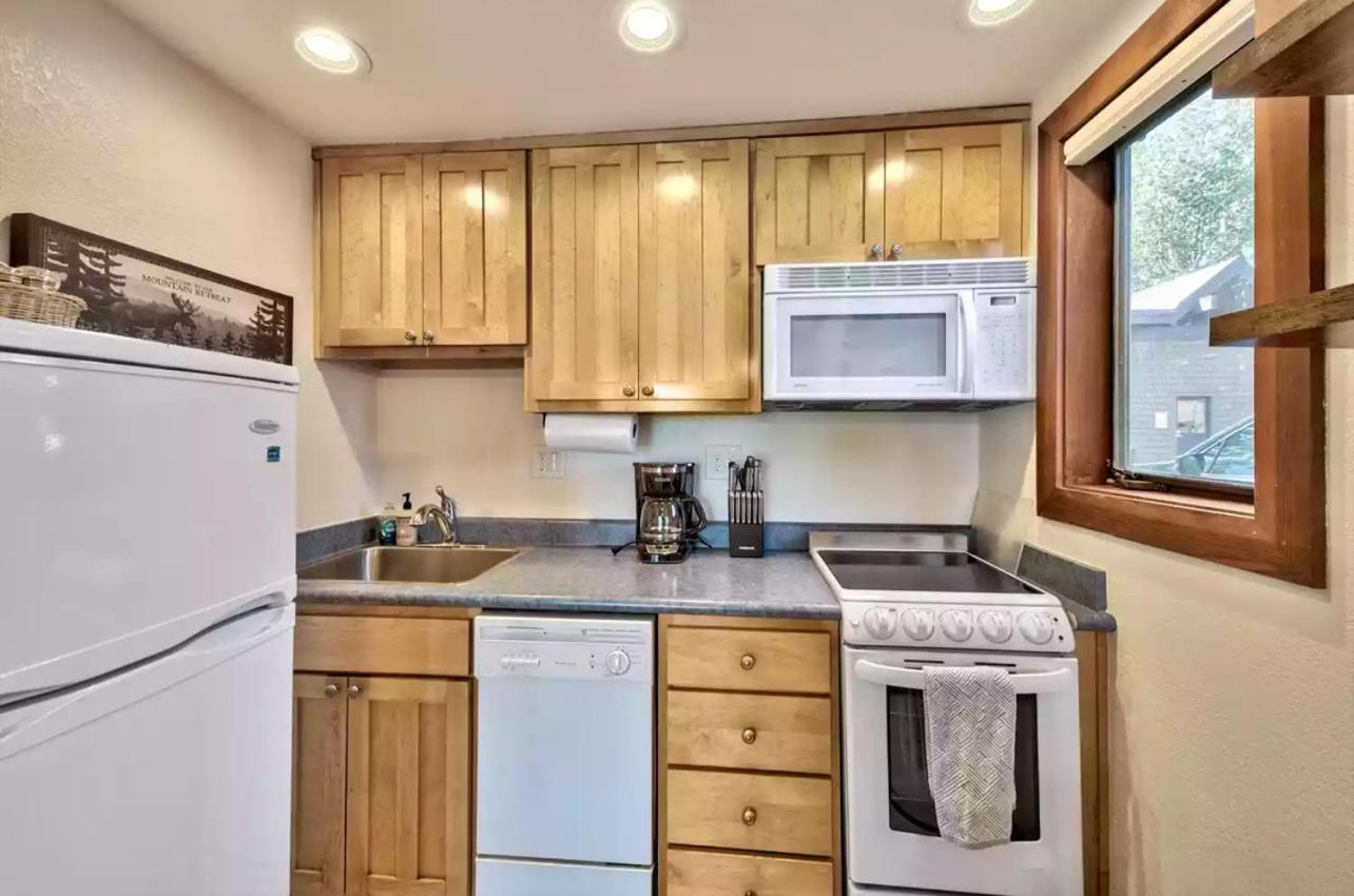 Beautiful Remodeled Condo In タホシティ エクステリア 写真